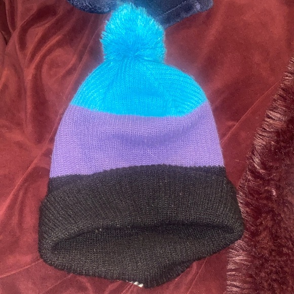 WINTER HAT - Picture 4 of 5